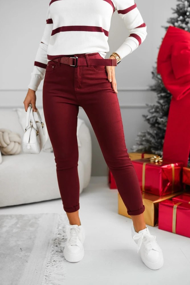 SPODNIE MOM FIT Z WYSOKIM STANEM Z PASKIEM W KOMPLECIE BORDOWE