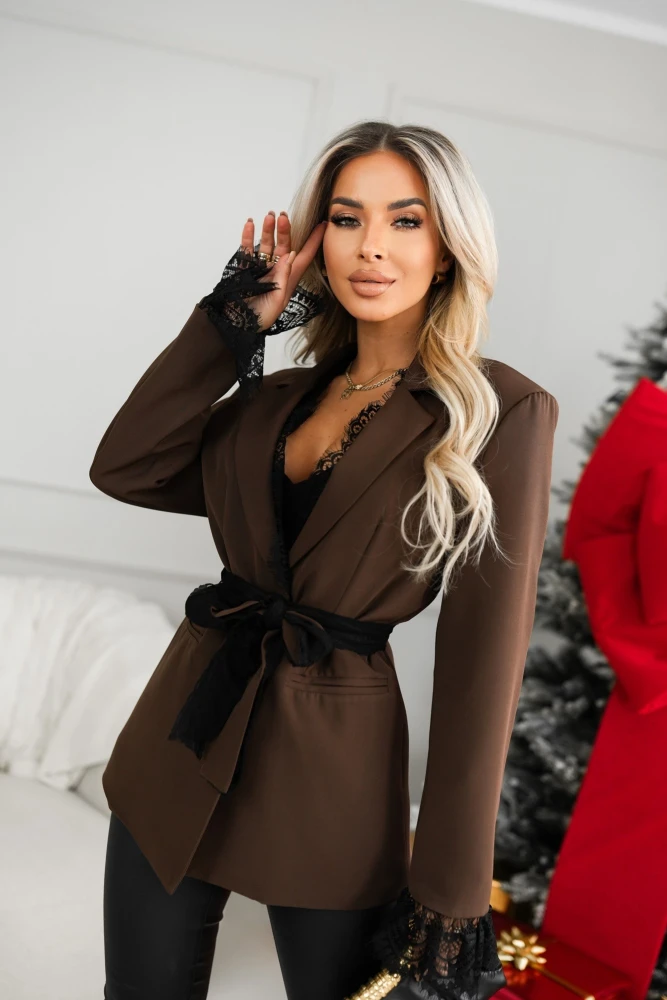 MARYNARKA Z ELEMENTAMI KORONKI Z PASKIEM CZEKOLADOWA