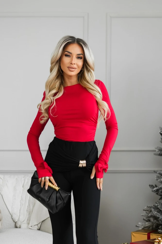 BLUZKA MILADY Z EFEKTOWNYMI KOKARDKAMI NA RĘKAWACH CZERWONA