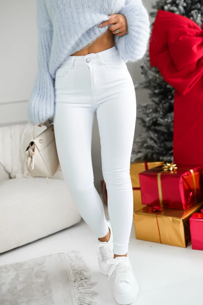 SPODNIE JEANSOWE SKINNY Z PRZESZYCIAMI NA KIESZENIACH BIAŁE