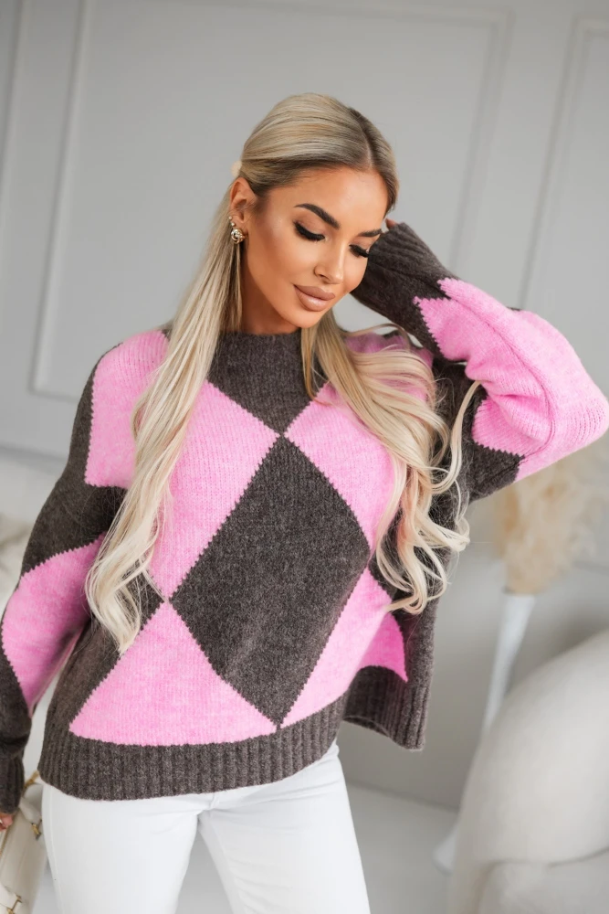 SWETER Z WEŁNĄ W DUŻE ROMBY CZEKOLADOWO-RÓŻOWY