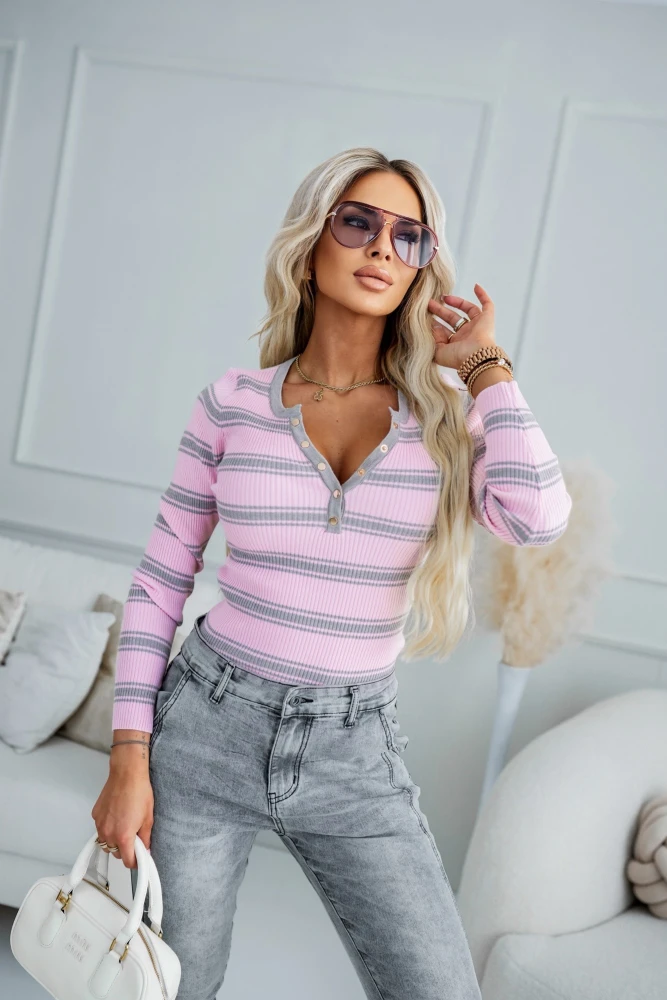 SWETEREK BASIC Z PRĄŻKOWANEGO MATERIAŁU Z WISKOZY ZAPINANY NA NAPY W PASKI PUDROWO-SZARE