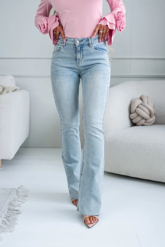 SPODNIE JEANSOWE FLAM DZWONY Z EFEKTEM PUSH UP BŁĘKITNY JEANS