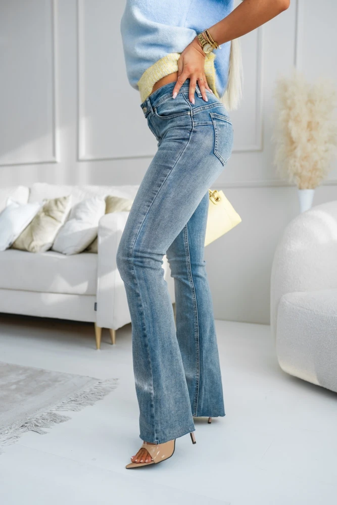 SPODNIE JEANSOWE FLAM DZWONY Z EFEKTEM PUSH UP NIEBIESKI JEANS