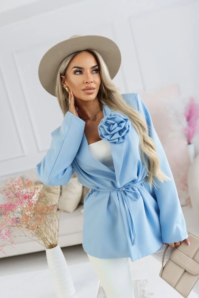 MARYNARKA Z KOŁNIERZYKIEM Z OZDOBNYM PASKIEM Z RÓŻĄ BŁĘKITNA