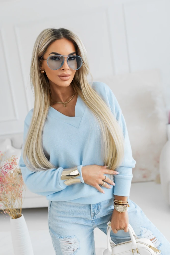 SWETEREK CANDY Z DEKOLTEM V BŁĘKITNY