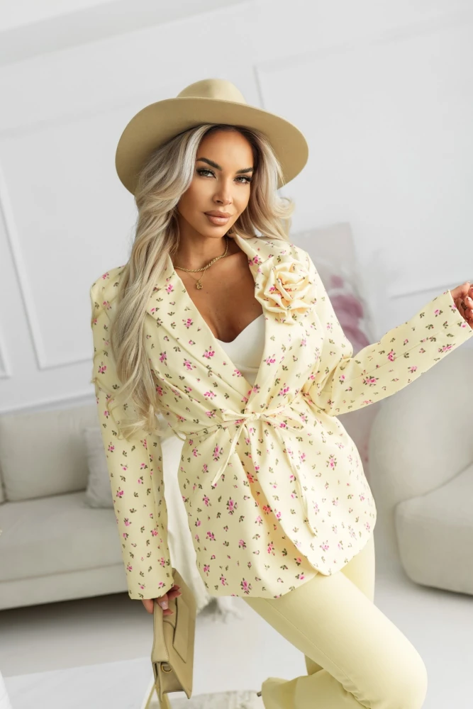 MARYNARKA Z DOCZEPIANĄ RÓŻĄ W KWIATY Z PASKIEM W KOMPLECIE ŻÓŁTA